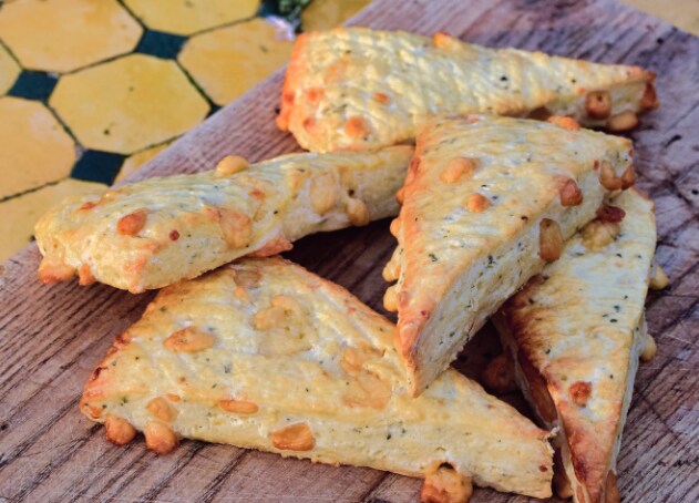Recette de scones au cheddar et au romarin