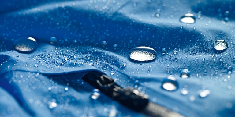 Gros plan sur un blouson de ski