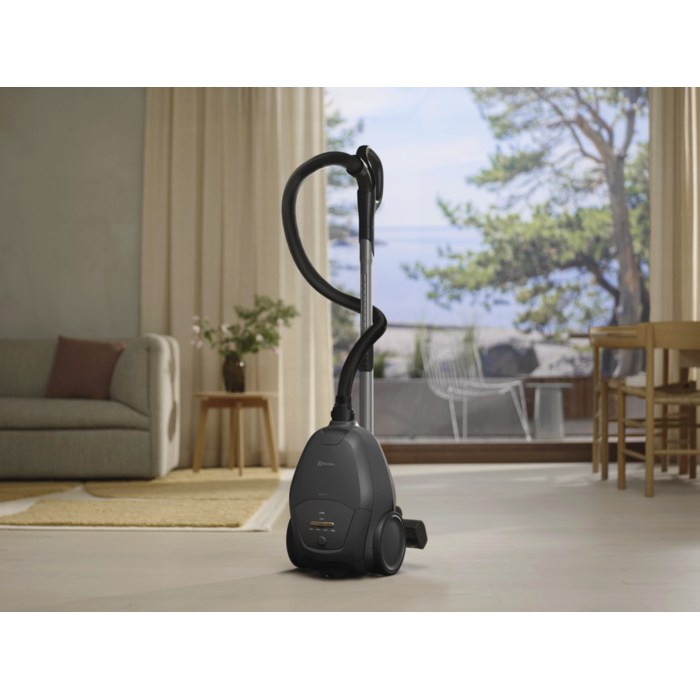 700 Silent Bagged Cleaner – silent power for everyday cleaning.
