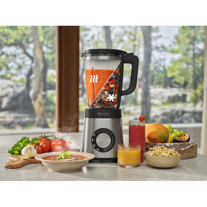 Pre-sets for crushing ice and blending smoothies or 100° soups.