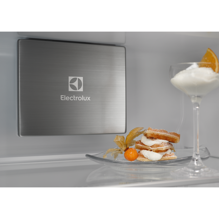 Electrolux - Réfrigérateur/congélateur combiné encastrable - ENG7TD18S