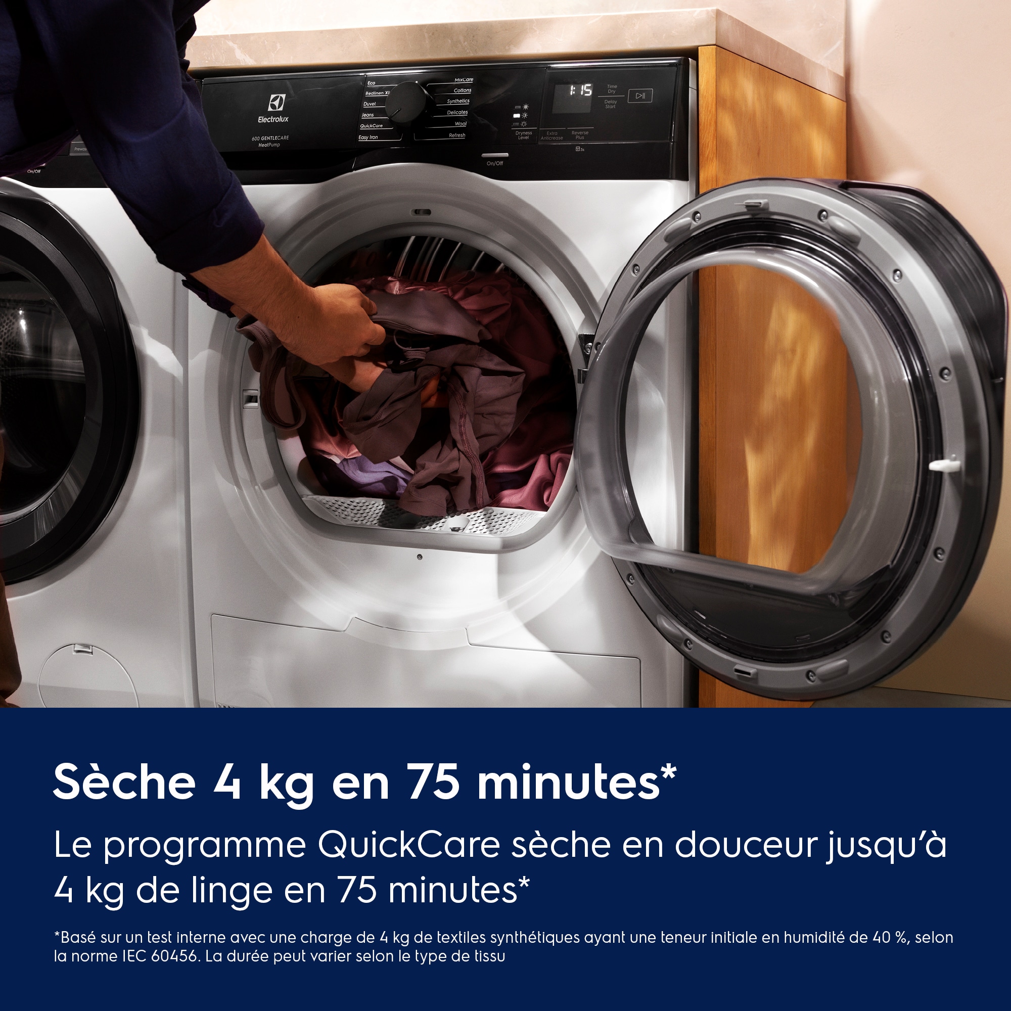 Sèche 4 kg en 75 minutes* Le programme QuickCare sèche en douceur jusqu’à 4 kg de linge en 75 minutes*. Idéal pour les tissus fins. *Basé sur un test interne avec une charge de 4 kg de textiles synthétiques ayant une teneur initiale en humidité de 40 %, selon la norme IEC 60456. La durée peut varier selon le type de tissu