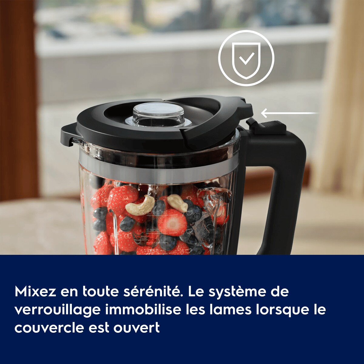 Sûr et mains libres. Le système de verrouillage immobilise les lames lorsque le couvercle est ouvert.