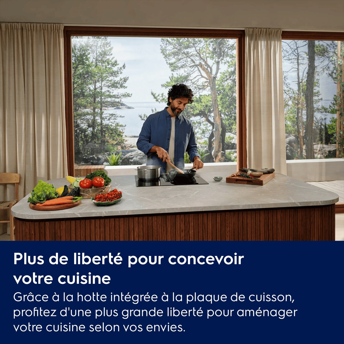 Plus de liberté d’aménagement de la cuisine
 Cette puissante plaque à induction avec hotte intégrée offre davantage de possibilités d’installation