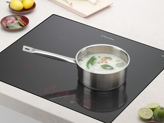 Casserole sur une plaque à induction Electrolux Infinite™ Pure