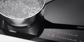 Bouton stop and go d'une table à induction Electrolux