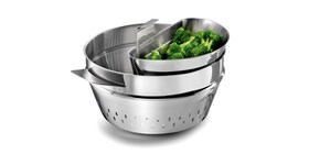 Grande cocotte avec cuiseur vapeur rempli de brocolis