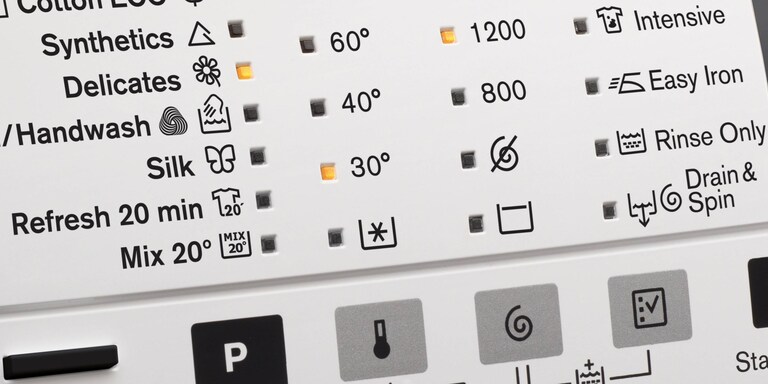 Le panneau de commandes UltraCare Eco affichant un cycle de lavage à froid.