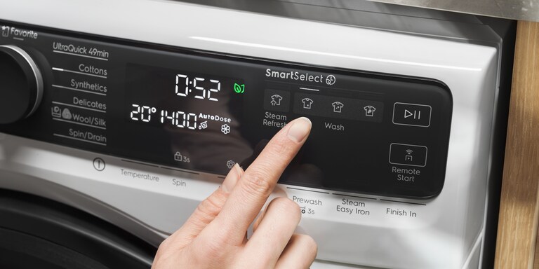 Le panneau de commandes UltraCare Eco affichant un cycle de lavage à froid.