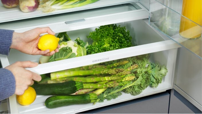 Légumes dans un bac de réfrigérateur