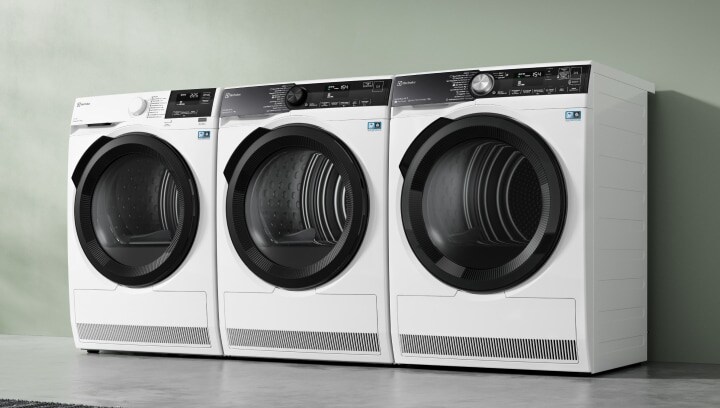 Trois sèche-linge Electrolux différents sont placés les uns à côté des autres