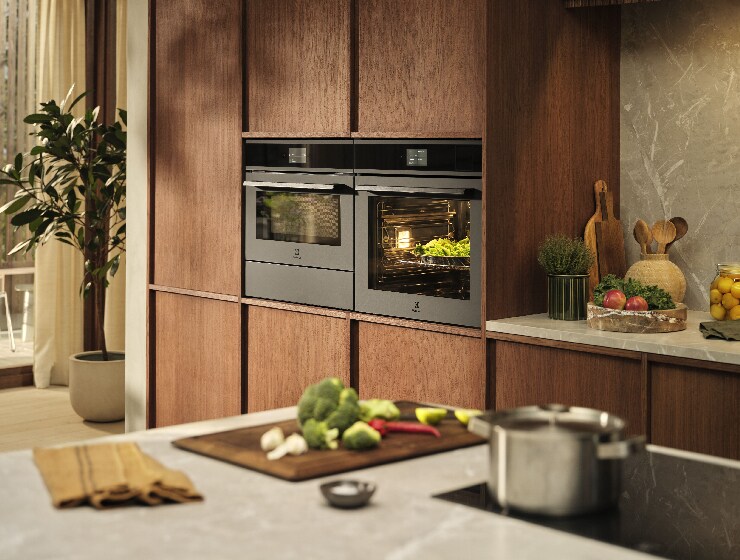 Vue de la cuisine avec des fours intégrés.