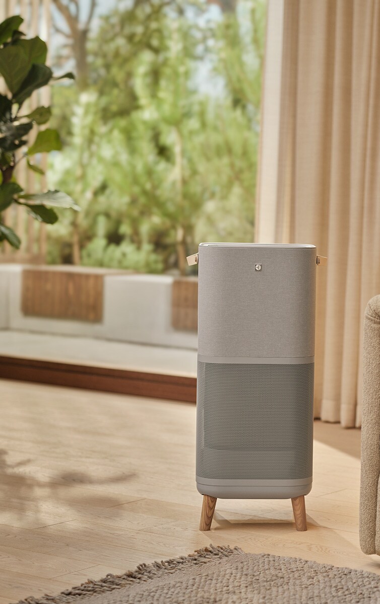 Purificateur d'air placé dans le salon.