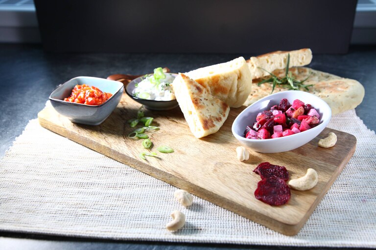 Pain, salade betteraves et pommes